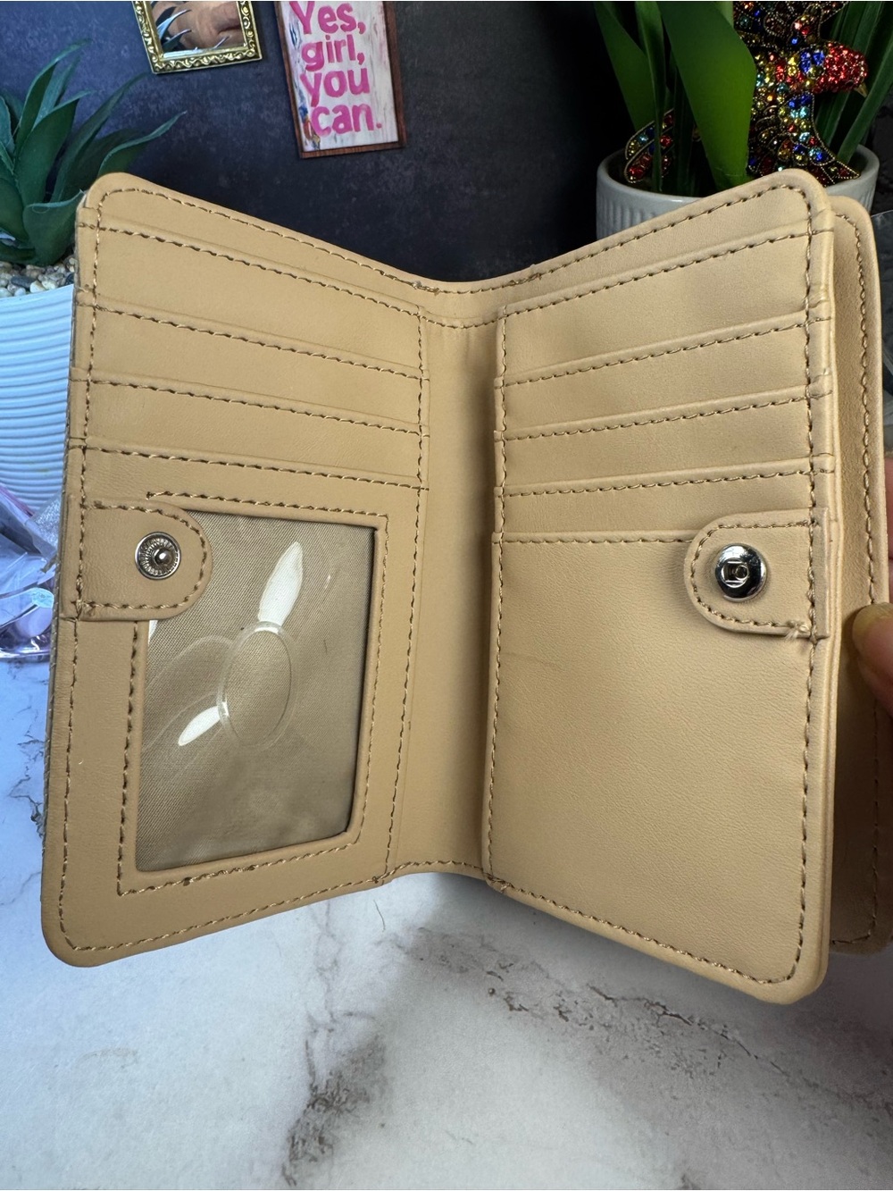 Guess Wallet - Picture 3 of 9
